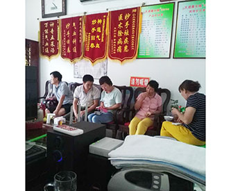 理疗后客户交流