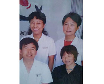 院长与学员留影