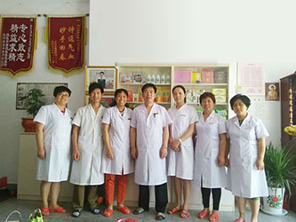 院长与学员留影