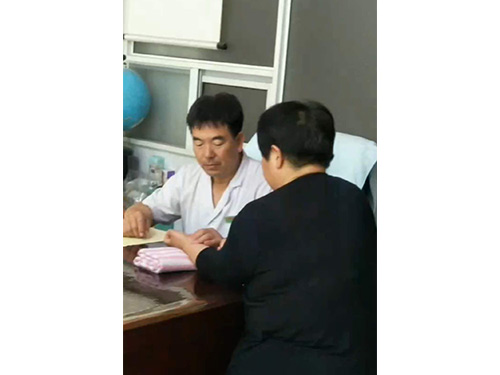 这位患者，女，五十一岁，以多年！用胰岛素以二年之久，来我们加盟店调理之前！